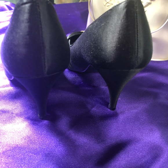 NWOT πArtini  Classic Satin Pumps with Decorative Element - Picture 2 of 8